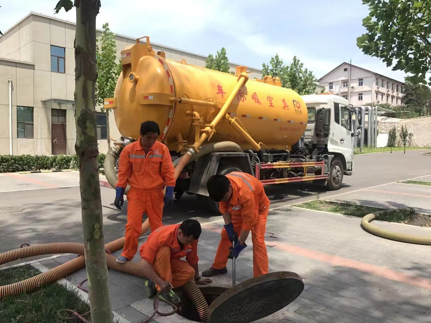 土默特右化粪池清理与5-8吨吸粪车施工效率分析